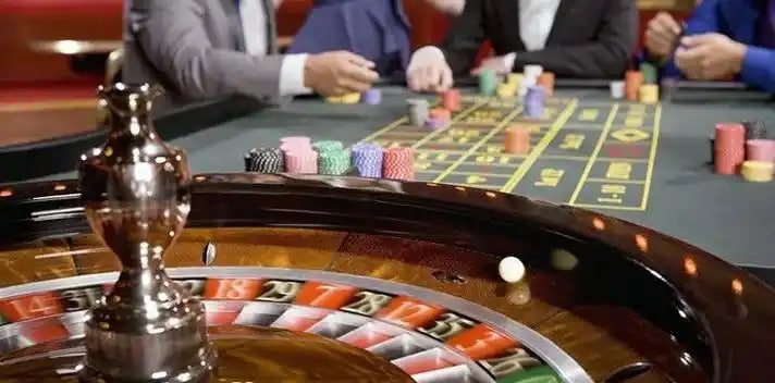 Người dùng Việt Nam trải nghiệm casino trực tuyến trên điện thoại qua vm88